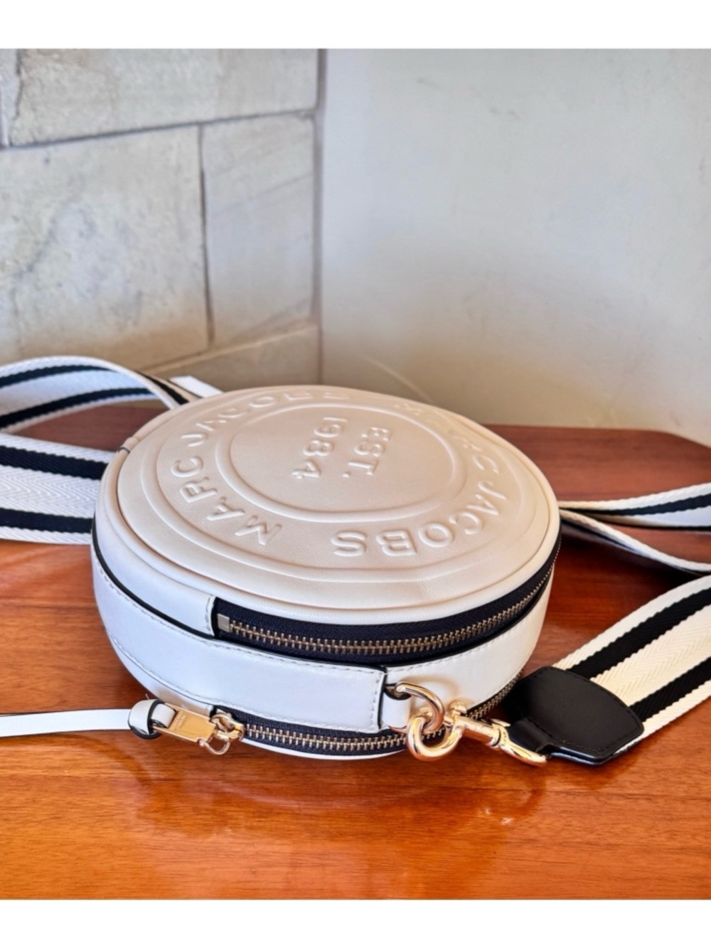 🤍CHIC🤍MARC JACOBS WHITE SIGNET ROUND CROSSBODY BAG - Picture 6 of 16
